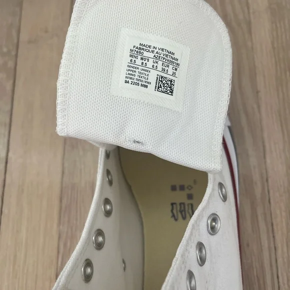 Women’s Converse White High-Top Sneakers Classic Design (size 8.5) - Picture 5 of 5